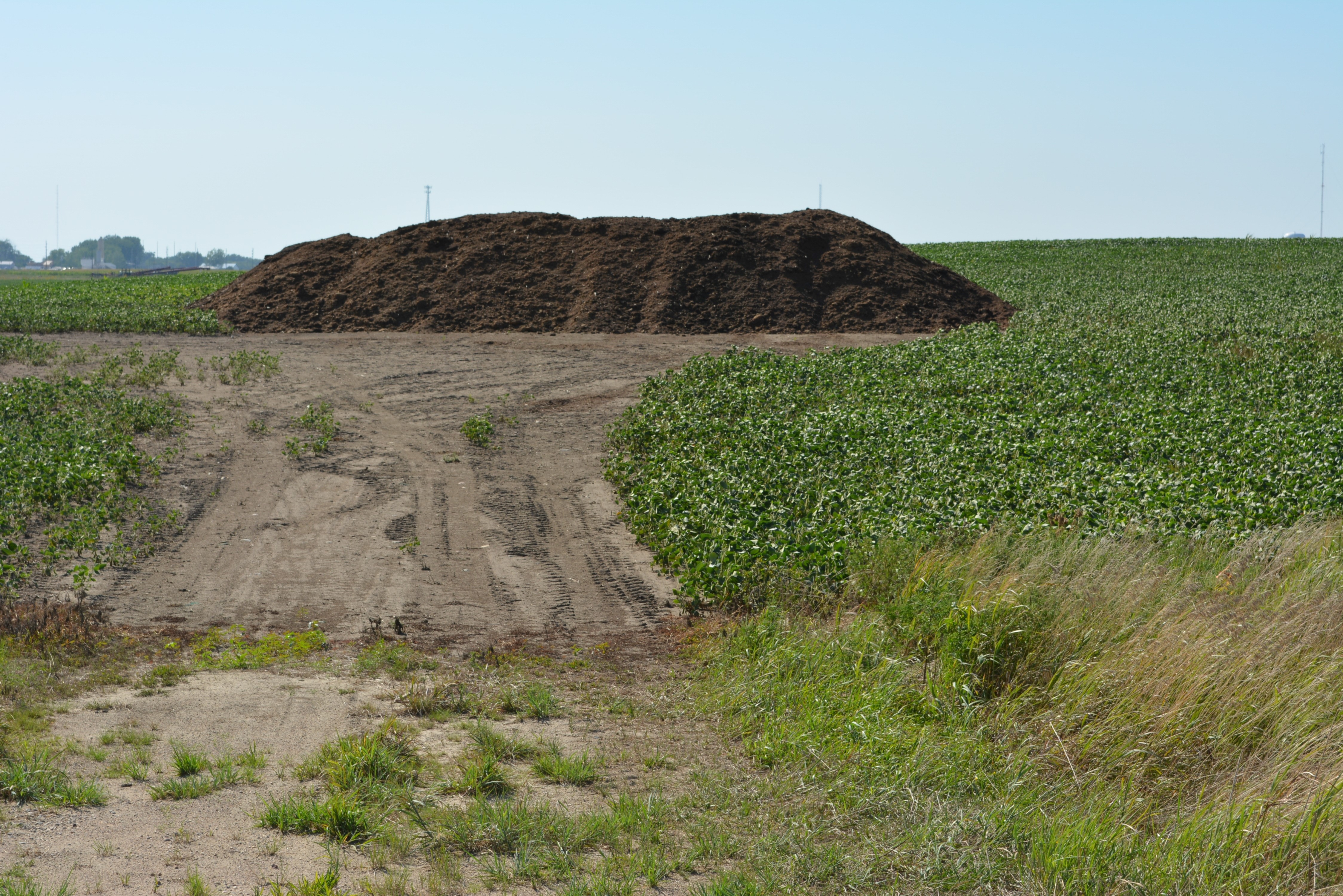 Composting or Stockpiling – What's the difference? - Manure ManagerManure  Manager